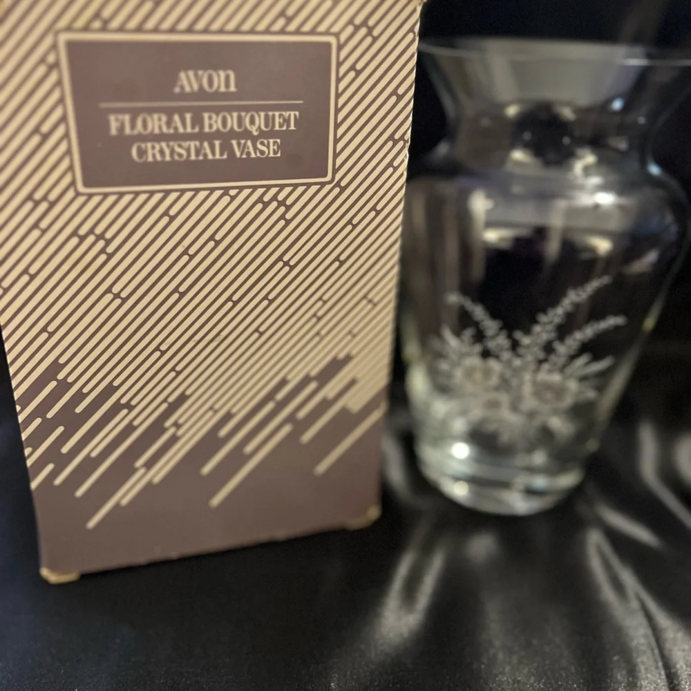 EUC~ Vintage Avon Fine Lead Crystal Vase.